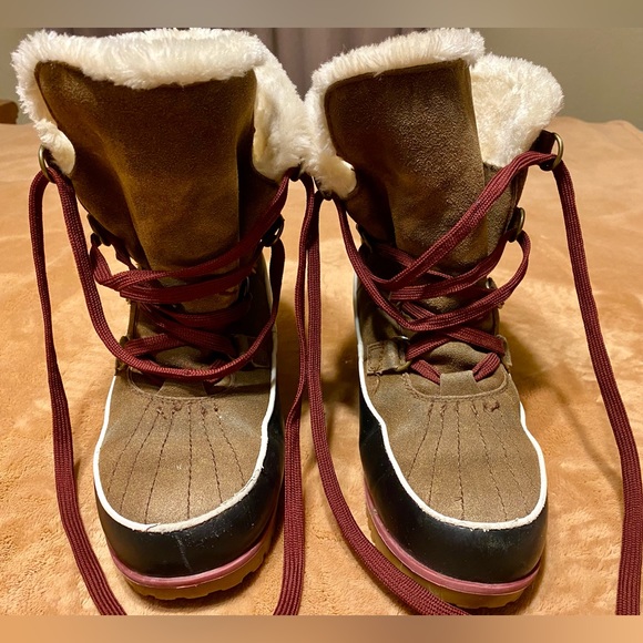 Apres by Lamo "Kristi"" Water Resistant Lace-Up Boots w/ Faux Fur Trim - Picture 6 of 13